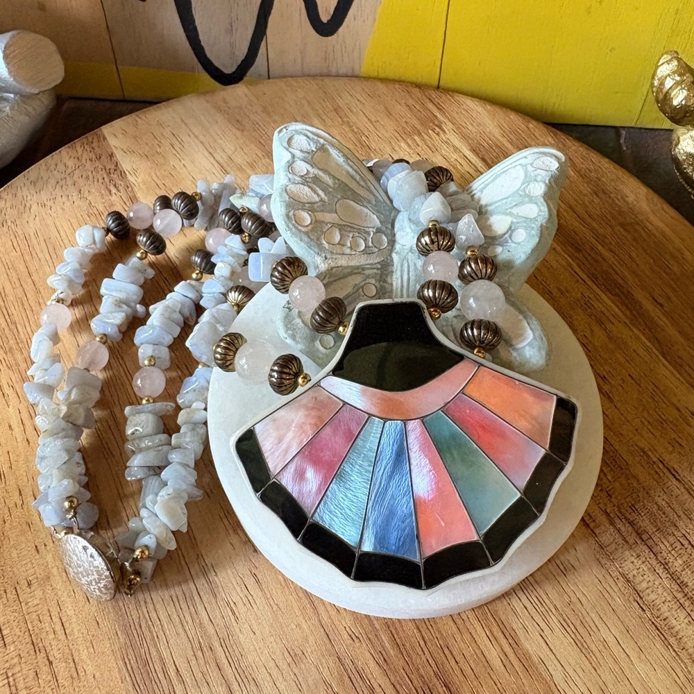 Mother Of Pearl Multicolor Inlay Sea Shell Necklace Vintage.
